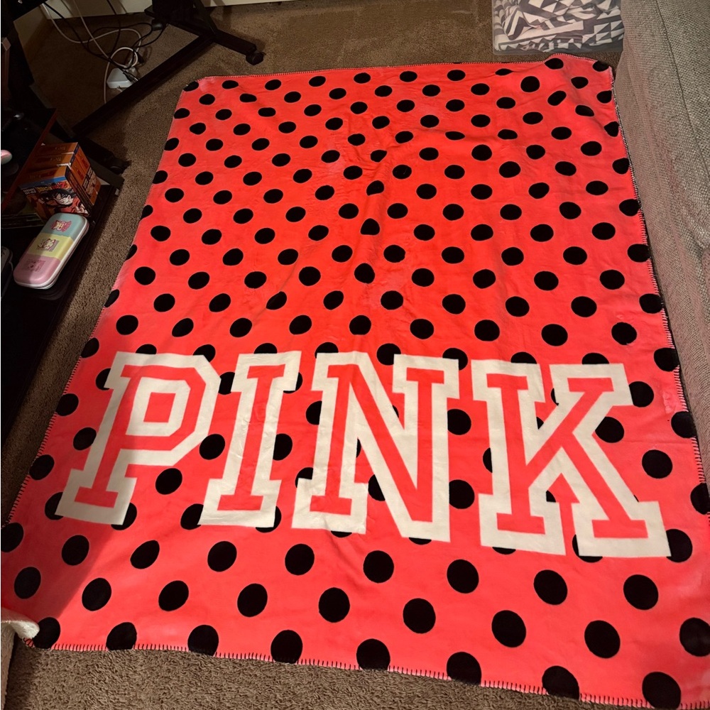 Vs pink limited edition polka dot sherpa blanket